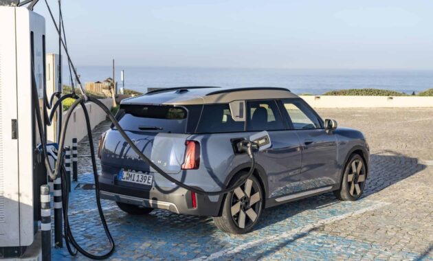 MINI COUNTRYMAN SE CHARGING 01