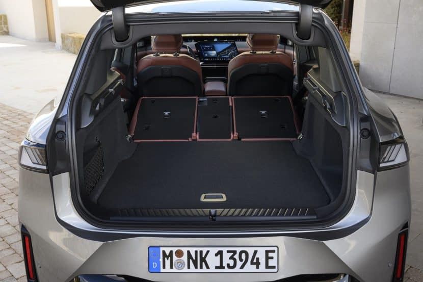 BMW IX3 SPACE SILVER cargo space