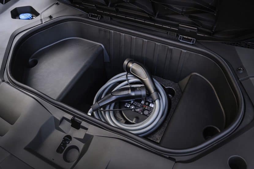 BMW IX3 SPACE SILVER charging cable