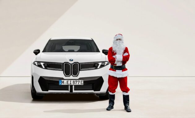 SANTA CLAUS BMW IX3