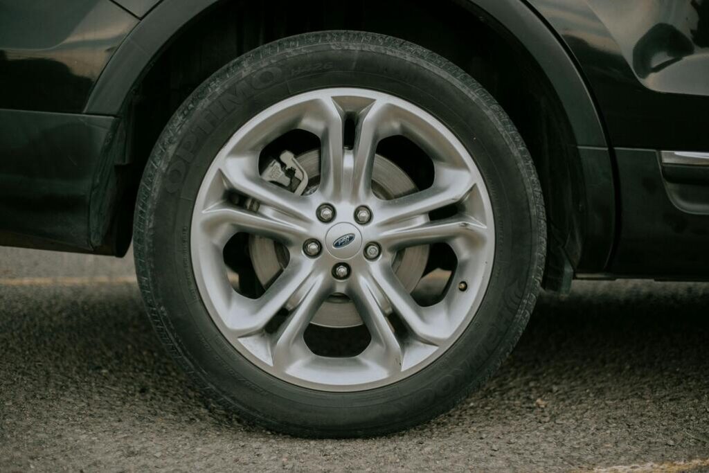 black suv alloy wheel