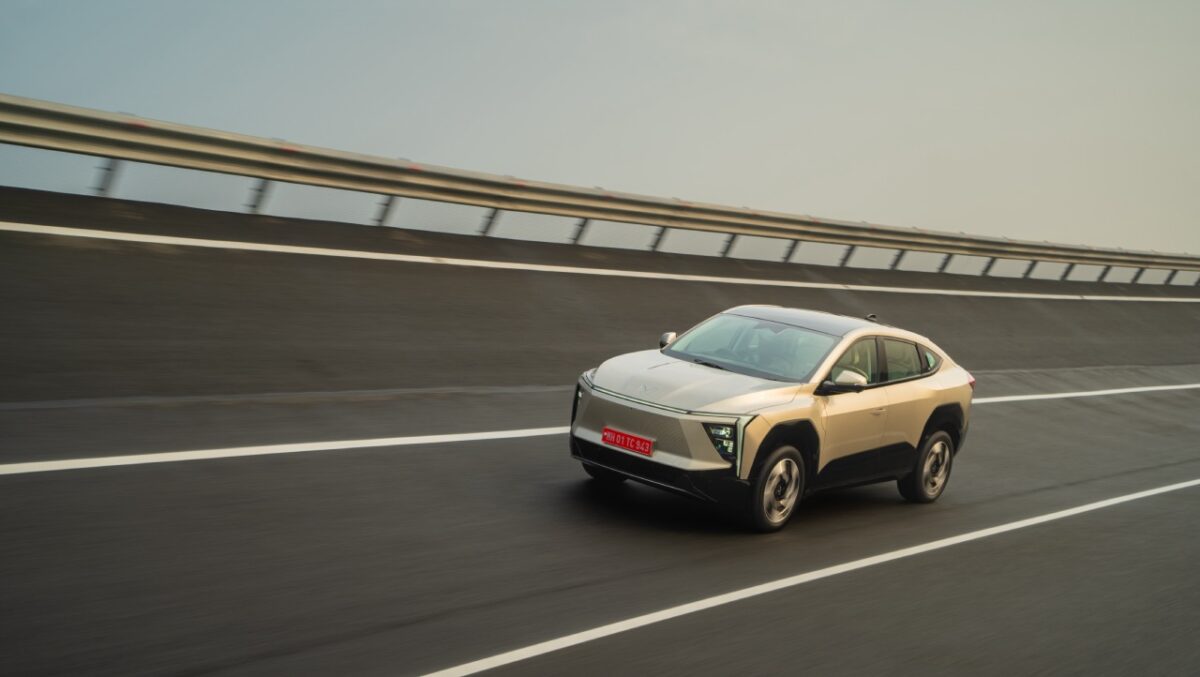 Mahindra XEV 9E Front Three Actions Action Shot