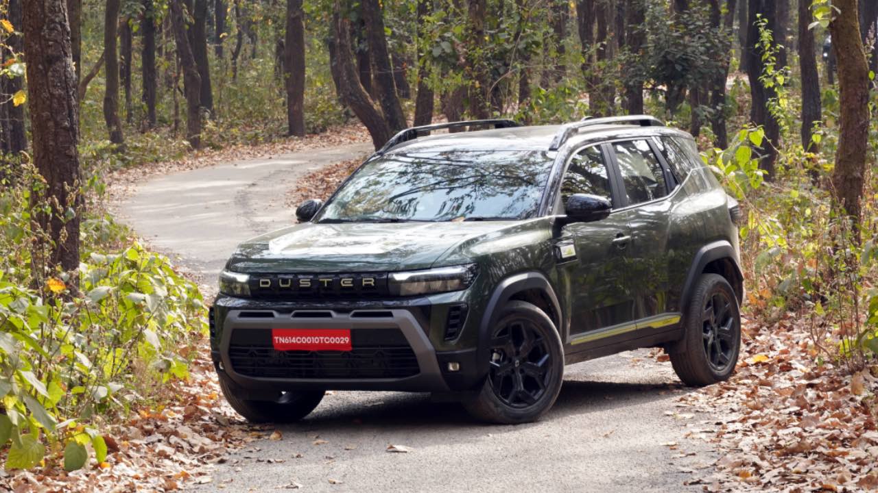 New Renault Duster Front Three Quarters Green Colour