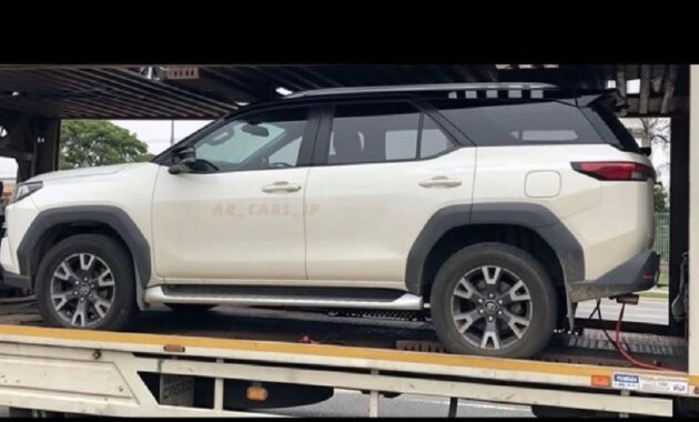 Next-Gen Toyota Fortuner Side Profile Allegedly Leaked